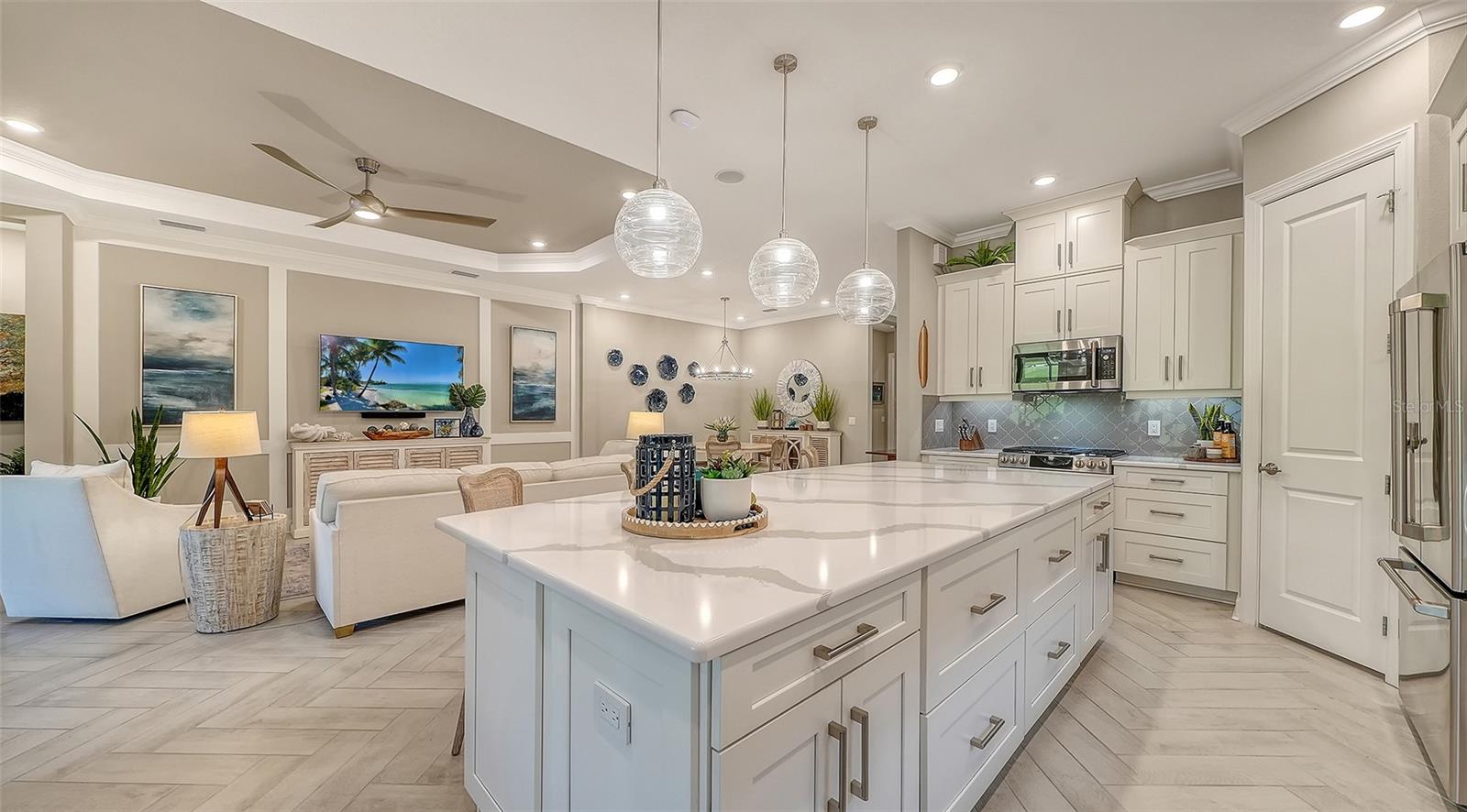 Image 13 of 72 For 6032 Grandview Hill Court