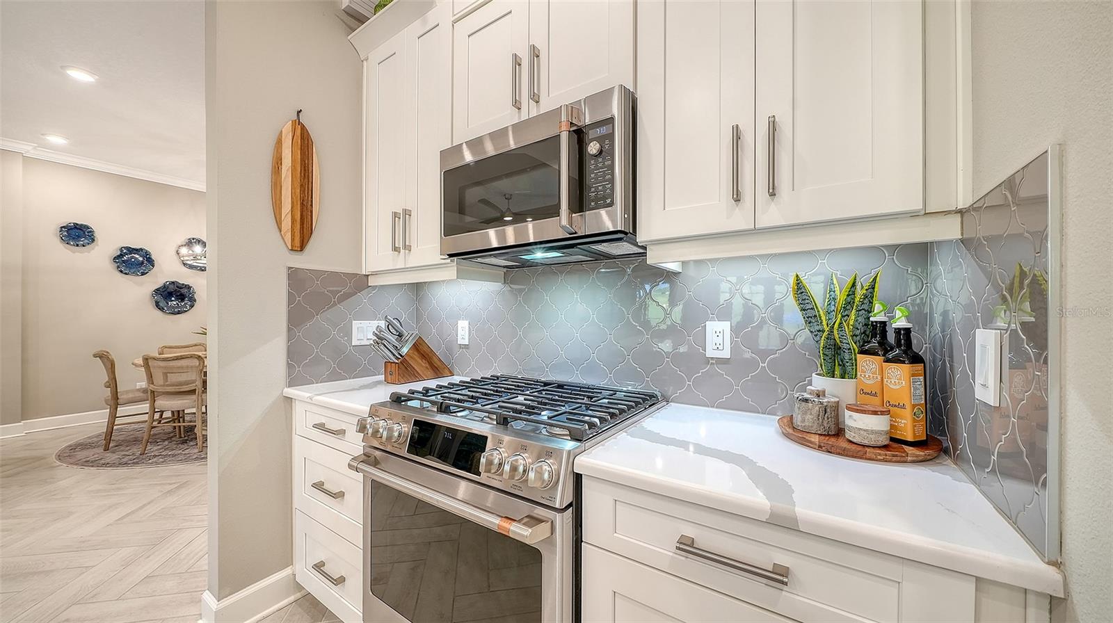 Image 16 of 72 For 6032 Grandview Hill Court