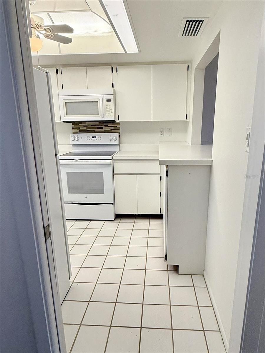 Image 10 of 32 For 731 Manatee Avenue 731