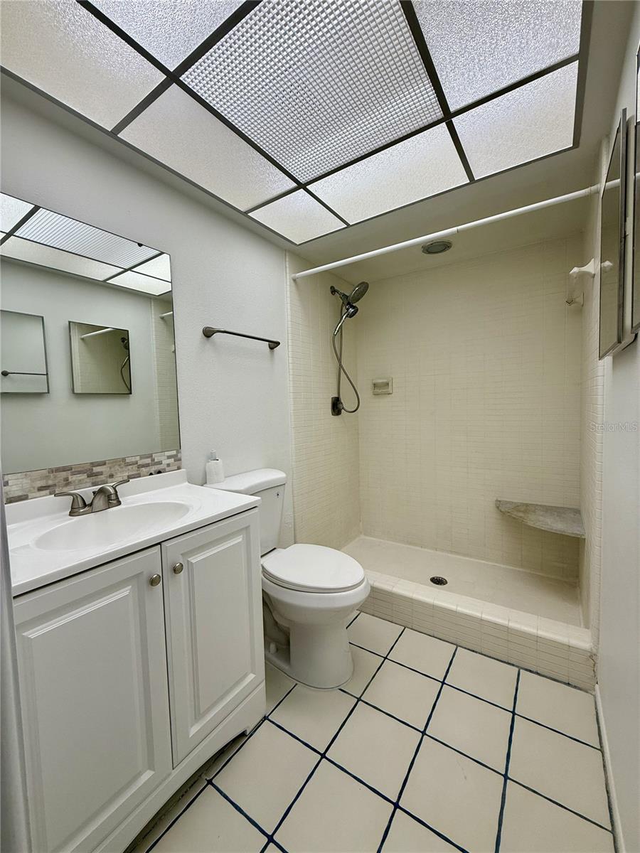 Image 20 of 32 For 731 Manatee Avenue 731