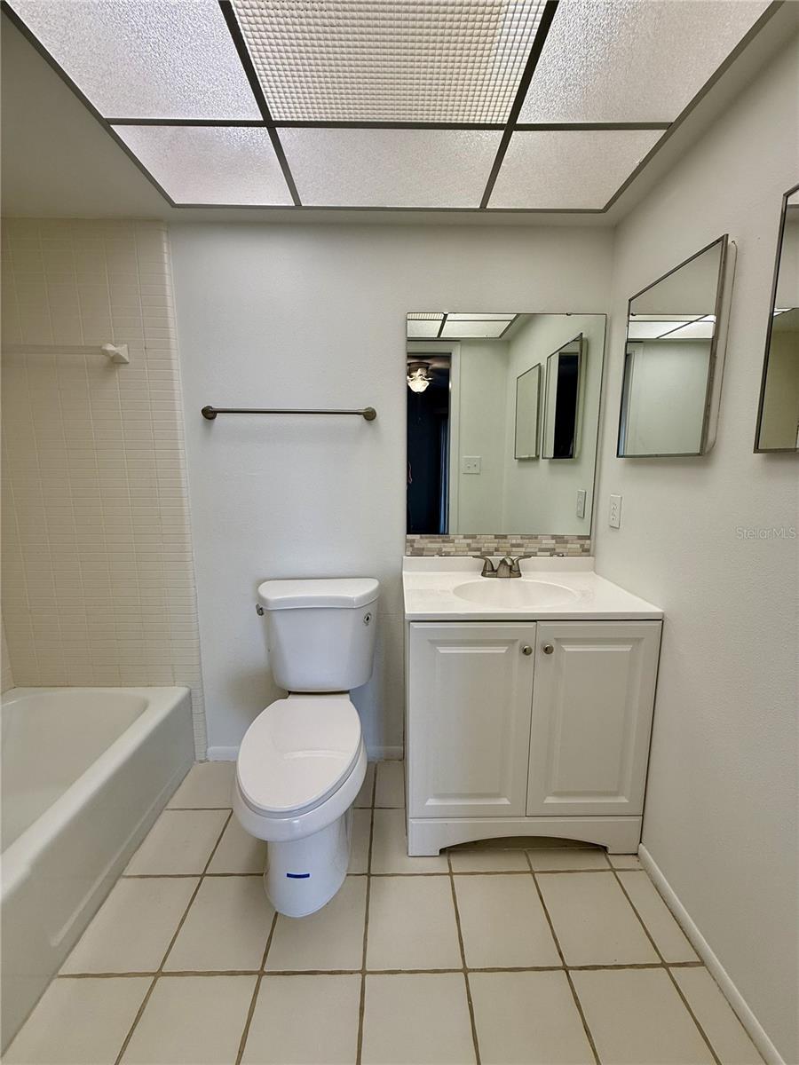 Image 24 of 32 For 731 Manatee Avenue 731