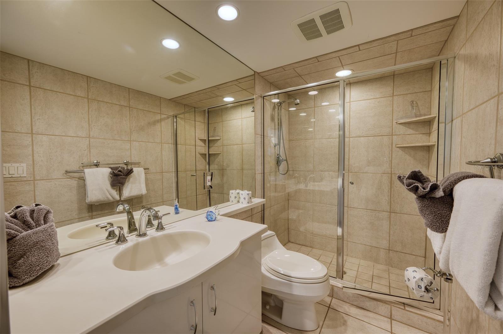 Image 21 of 30 For 6701 Gulf Of Mexico Drive 332