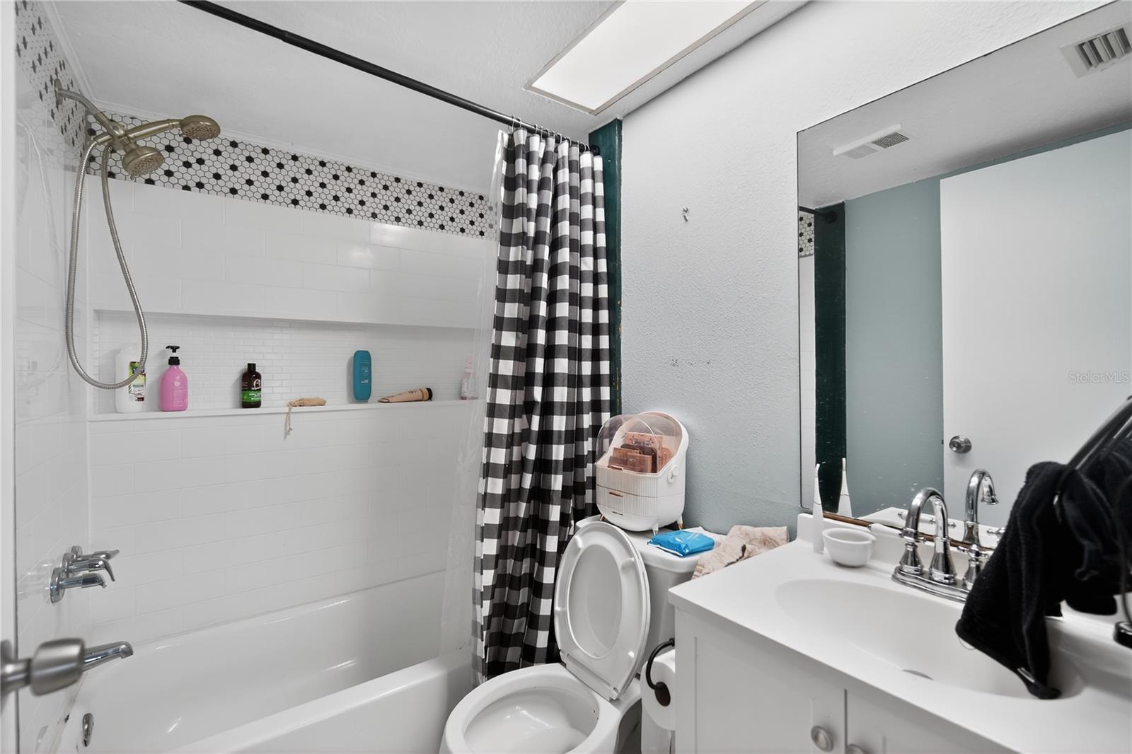 Image 16 of 33 For 8200 Hixton Drive