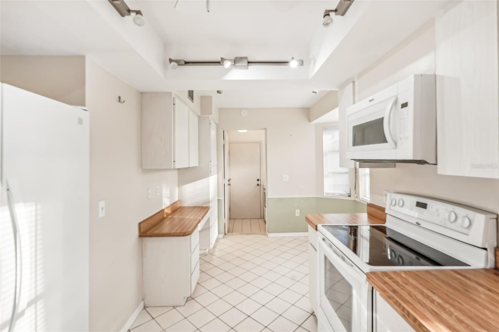 Image 16 of 28 For 7145 Bright Creek Drive 33