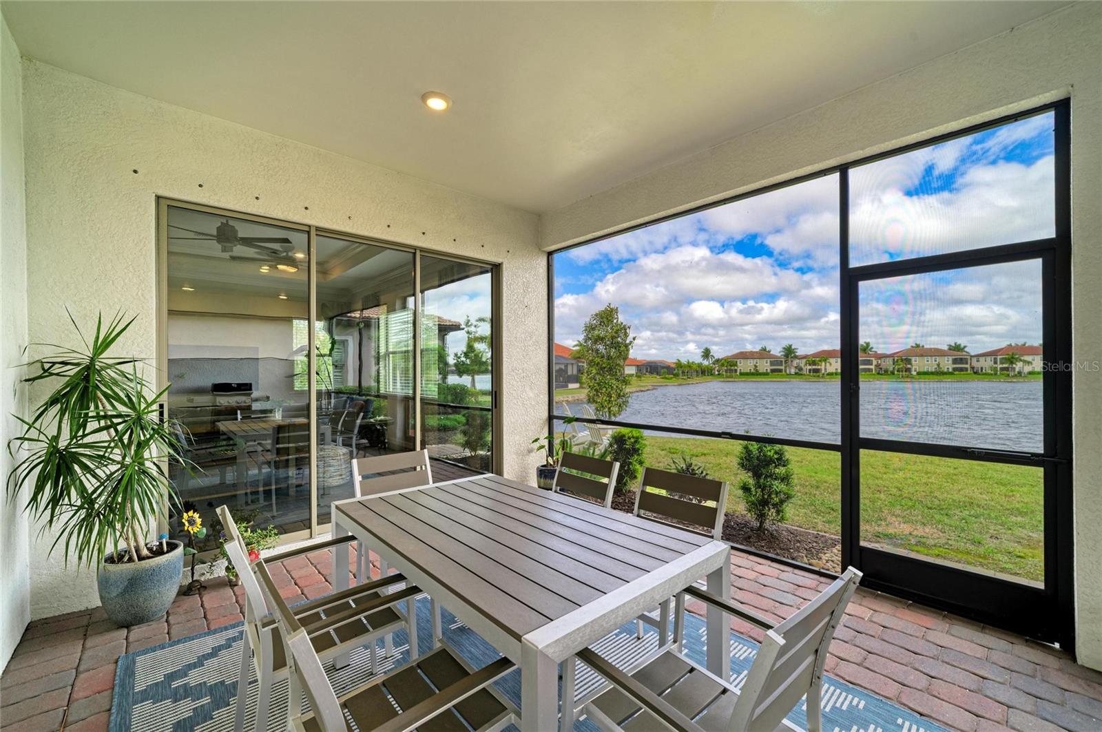 Image 14 of 92 For 283 Toscavilla Boulevard