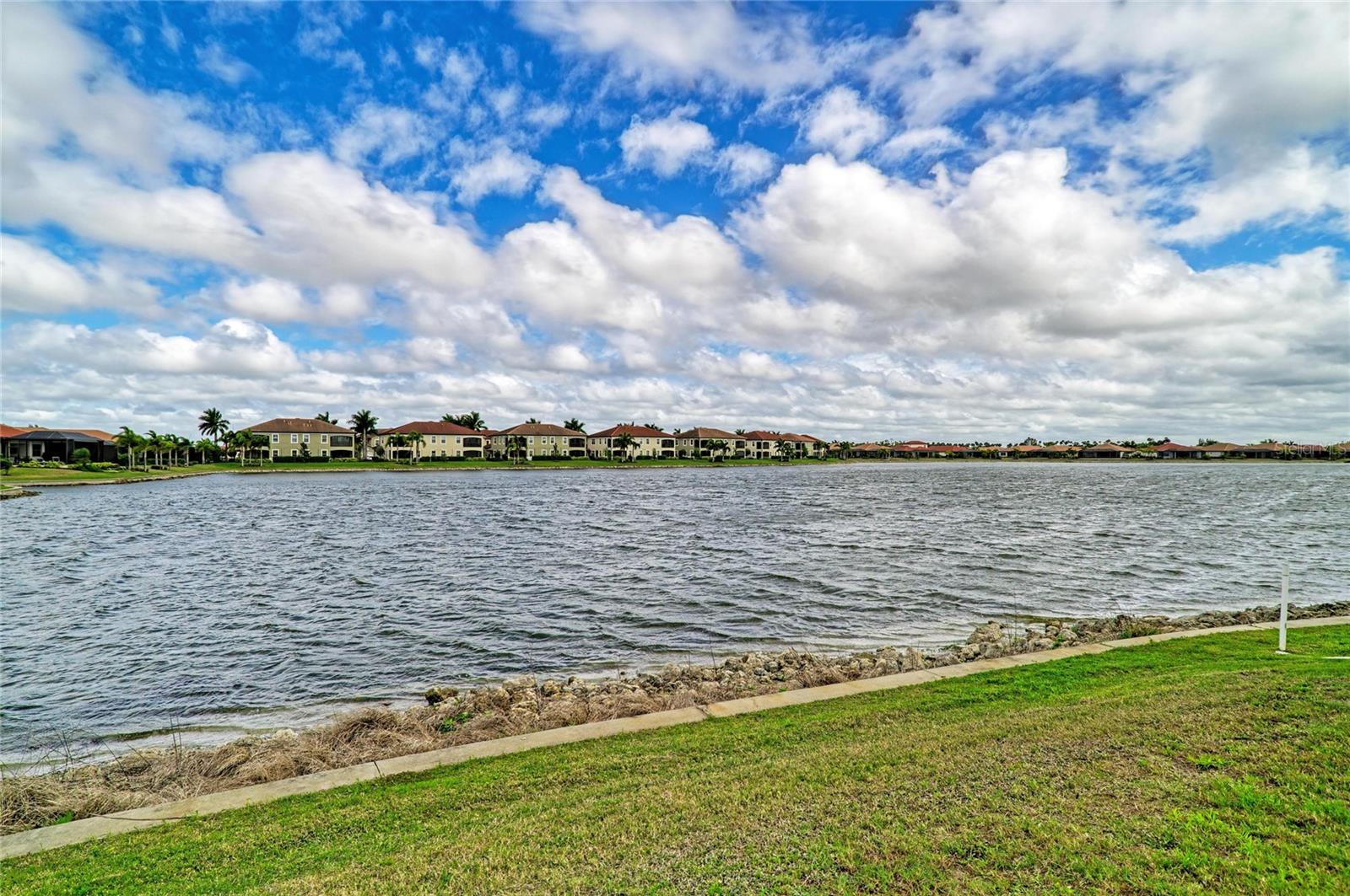 Image 17 of 92 For 283 Toscavilla Boulevard