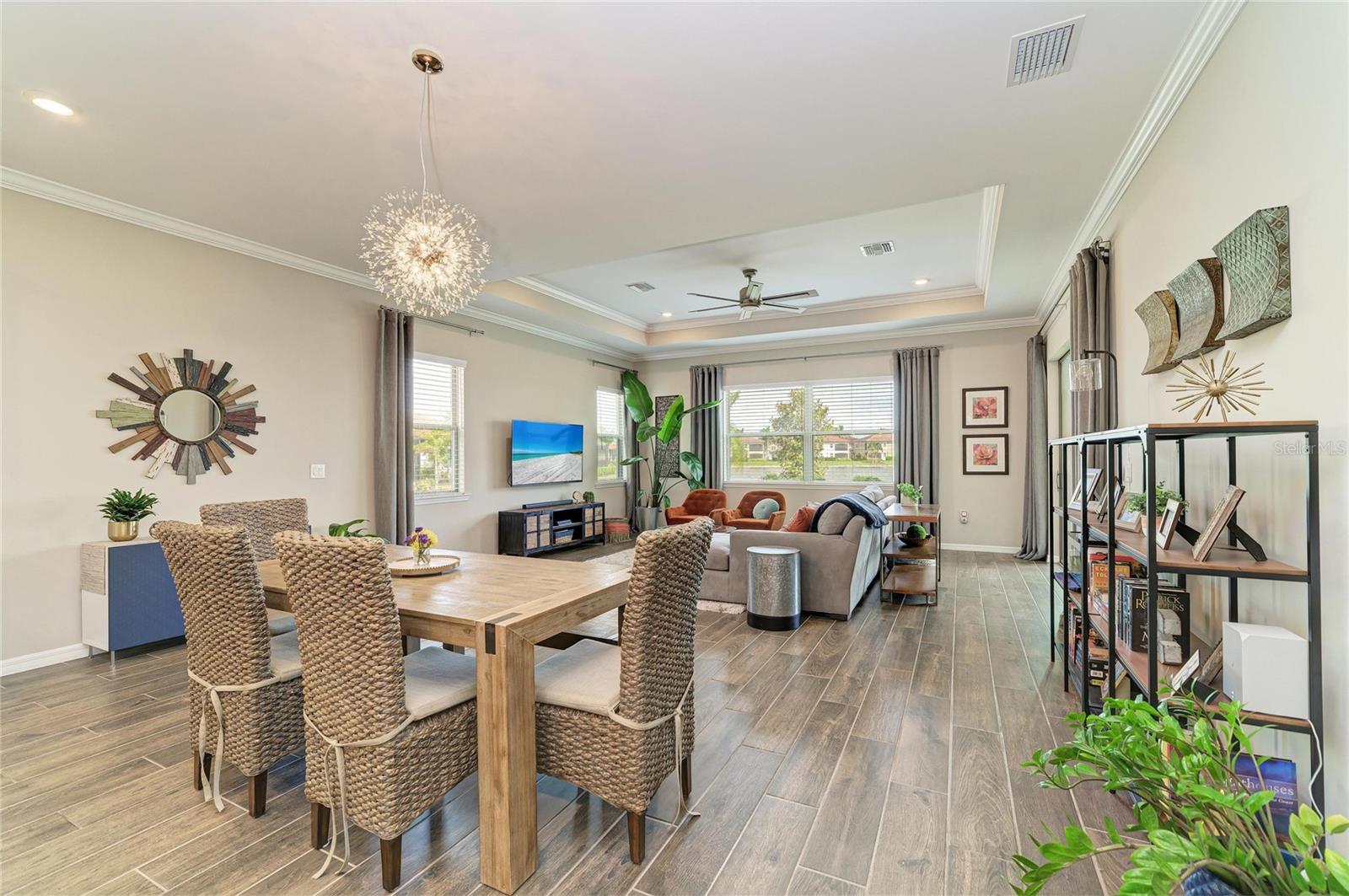 Image 19 of 92 For 283 Toscavilla Boulevard