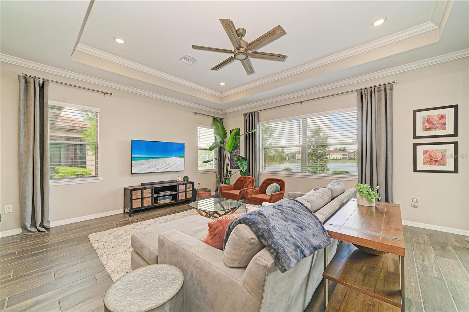 Image 21 of 92 For 283 Toscavilla Boulevard