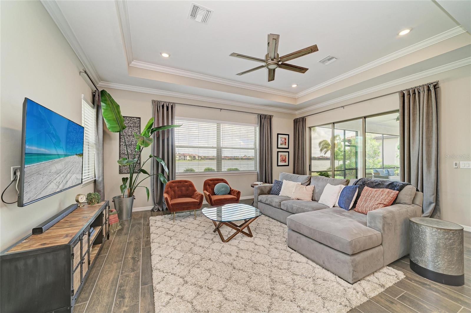 Image 22 of 92 For 283 Toscavilla Boulevard