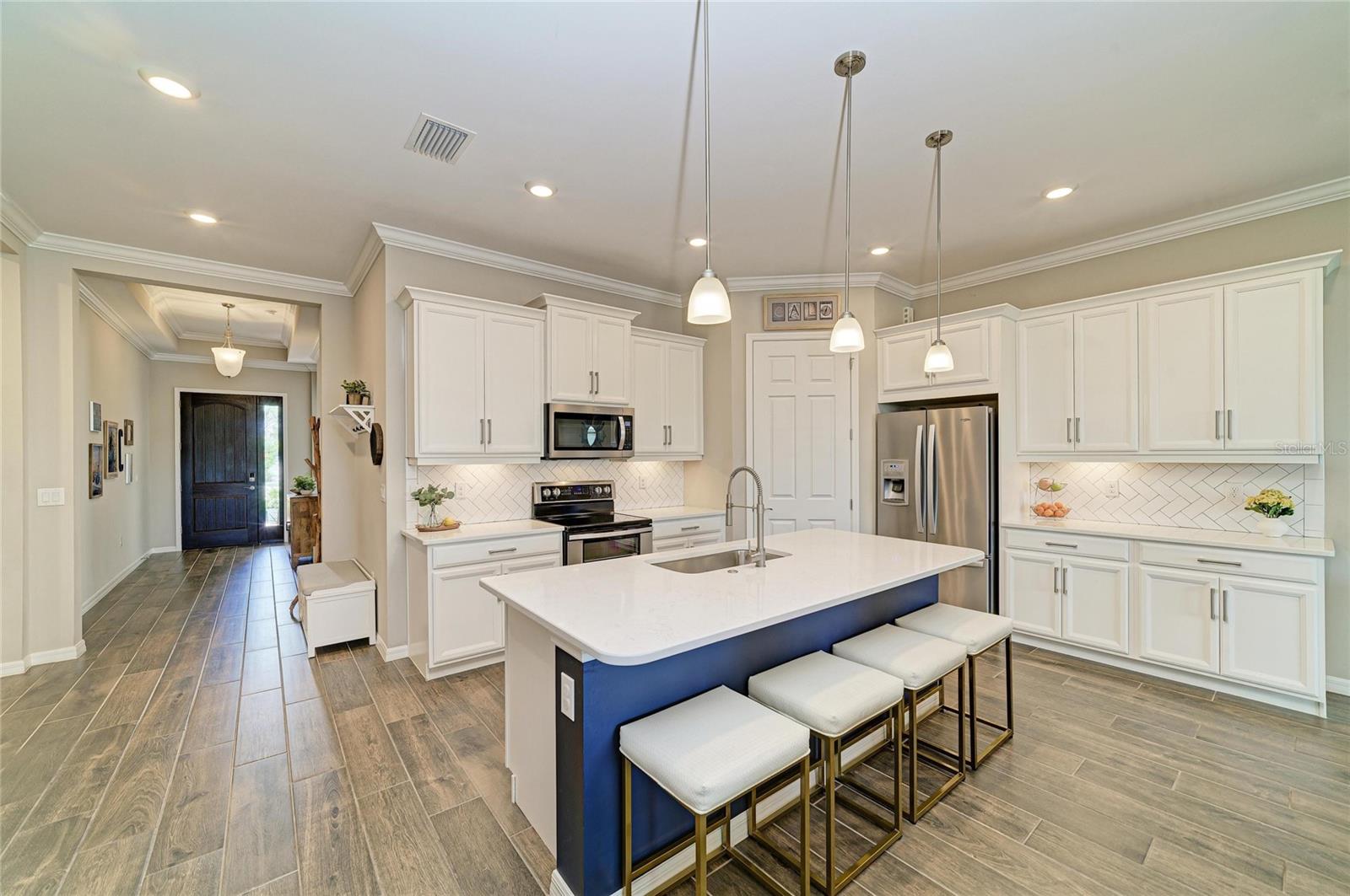 Image 26 of 92 For 283 Toscavilla Boulevard
