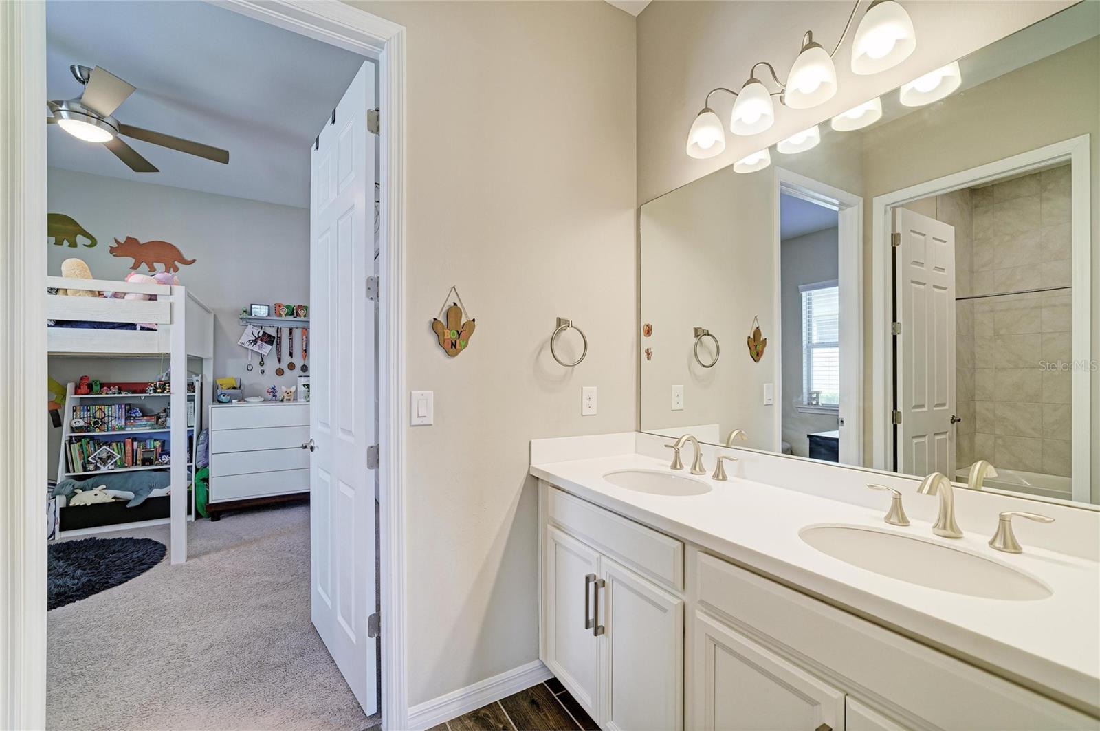 Image 45 of 92 For 283 Toscavilla Boulevard