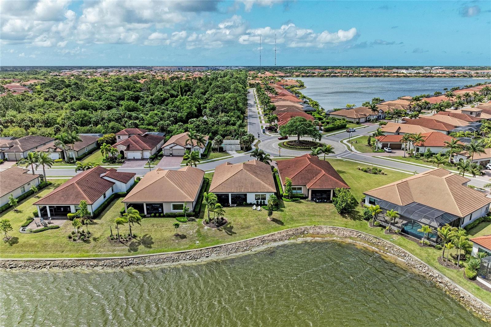 Image 55 of 92 For 283 Toscavilla Boulevard