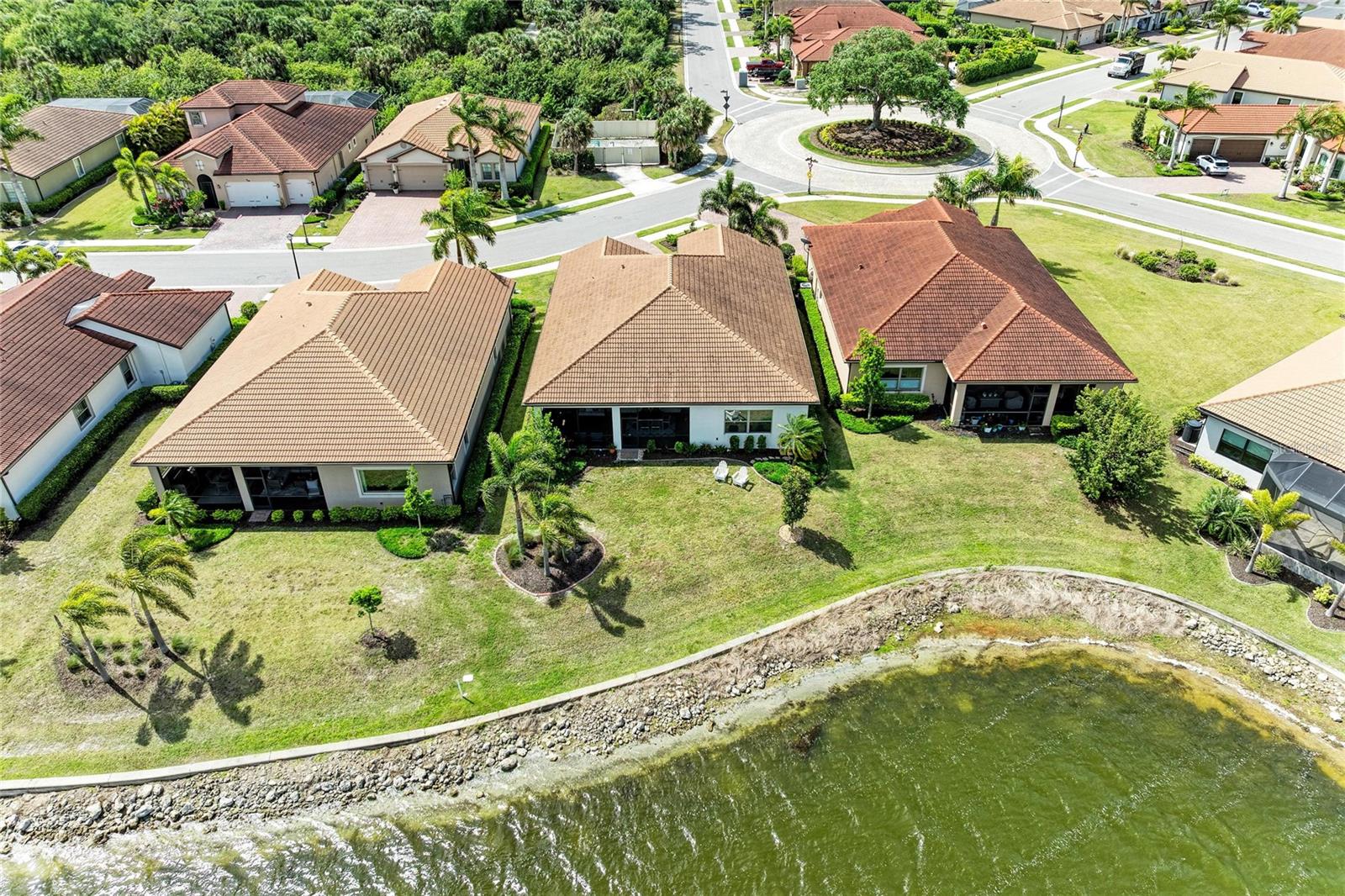 Image 57 of 92 For 283 Toscavilla Boulevard