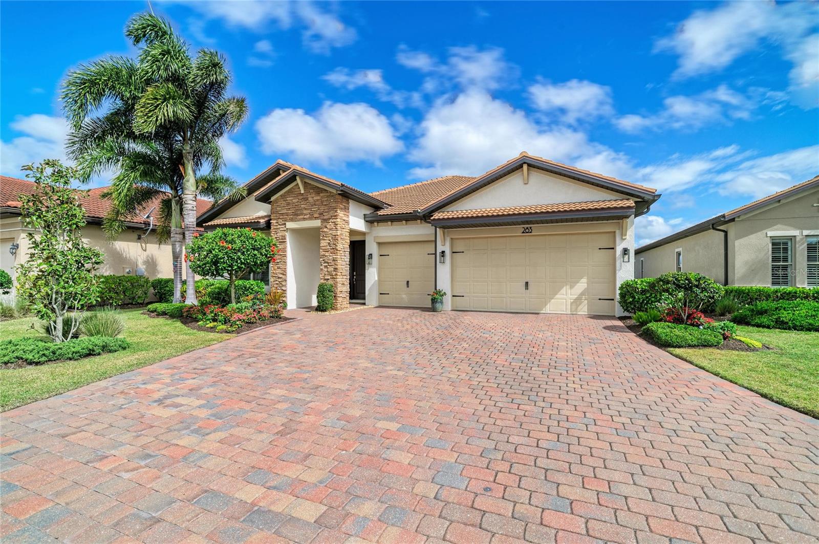 Image 7 of 92 For 283 Toscavilla Boulevard