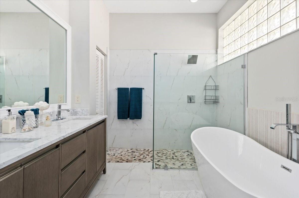 Image 32 of 50 For 700 Silk Oak Drive