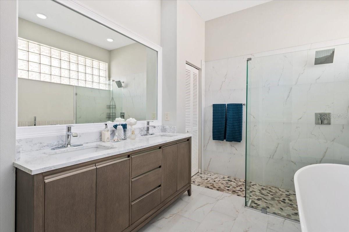 Image 33 of 50 For 700 Silk Oak Drive