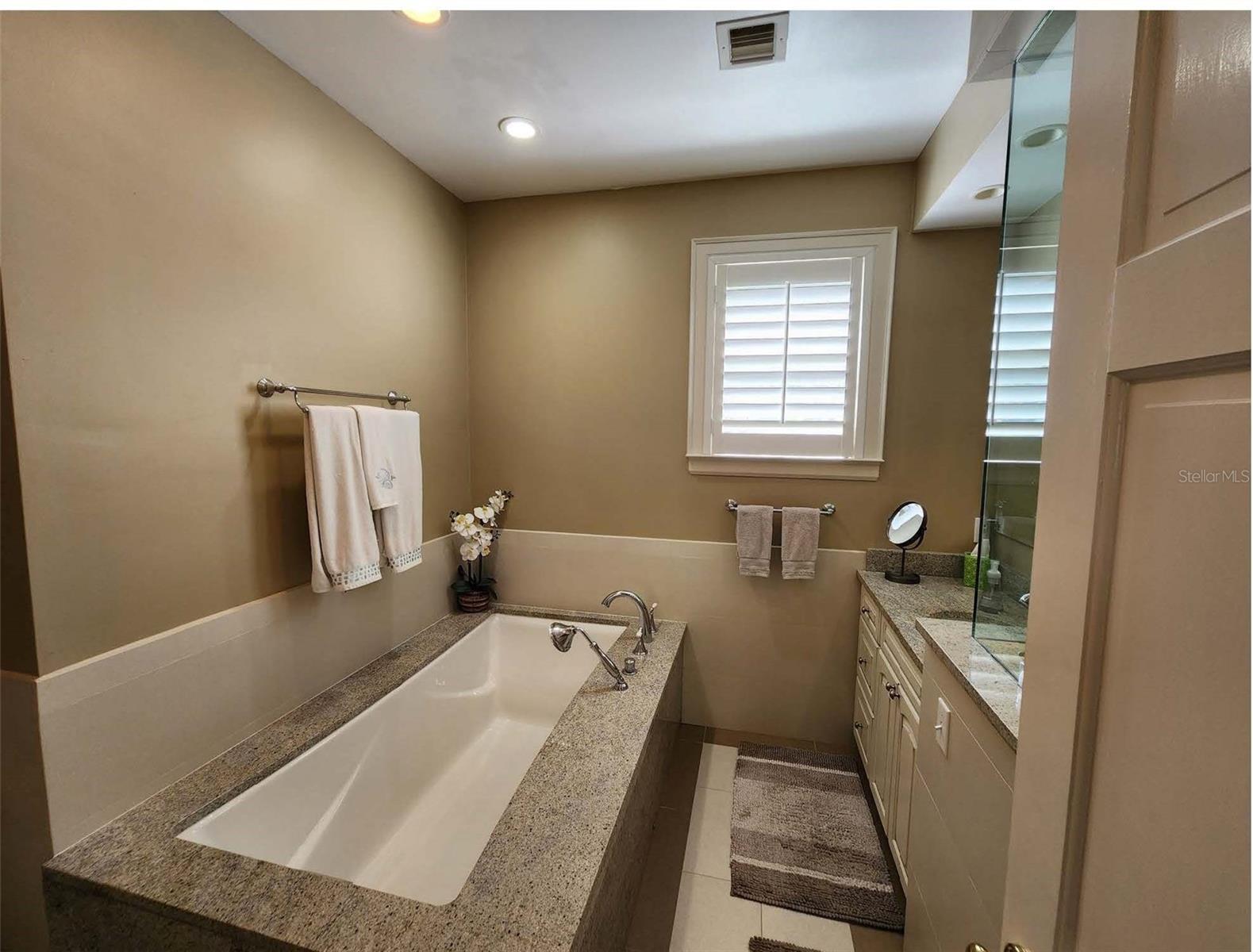 Image 10 of 23 For 76 Bishops Court Road 116