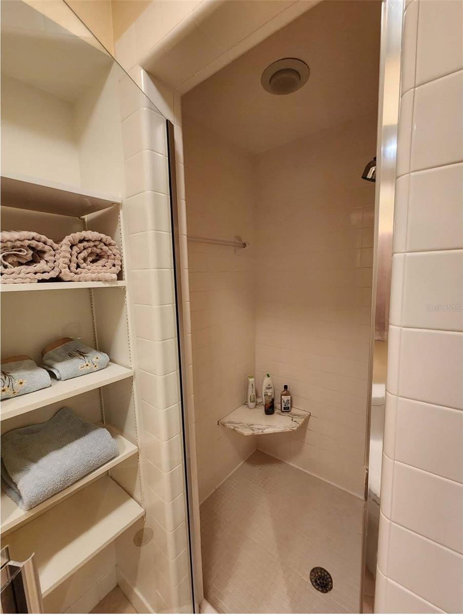 Image 21 of 23 For 76 Bishops Court Road 116