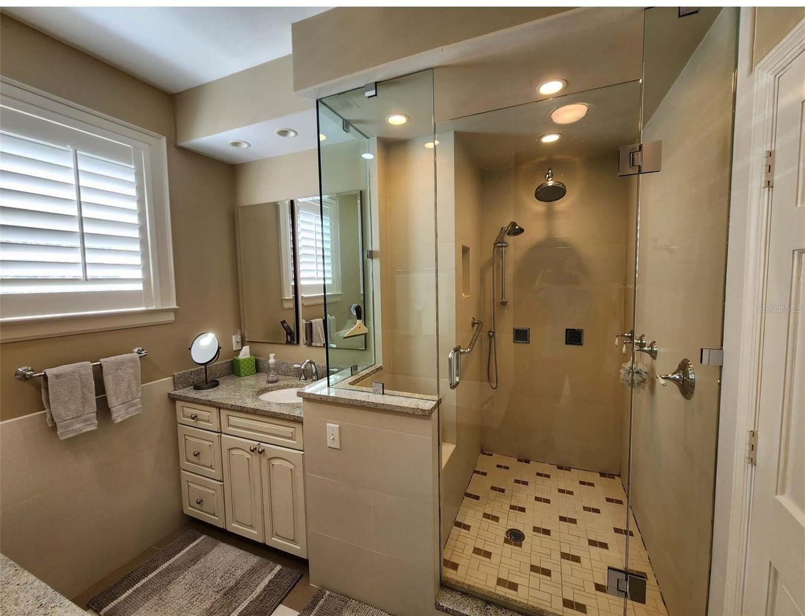 Image 9 of 23 For 76 Bishops Court Road 116