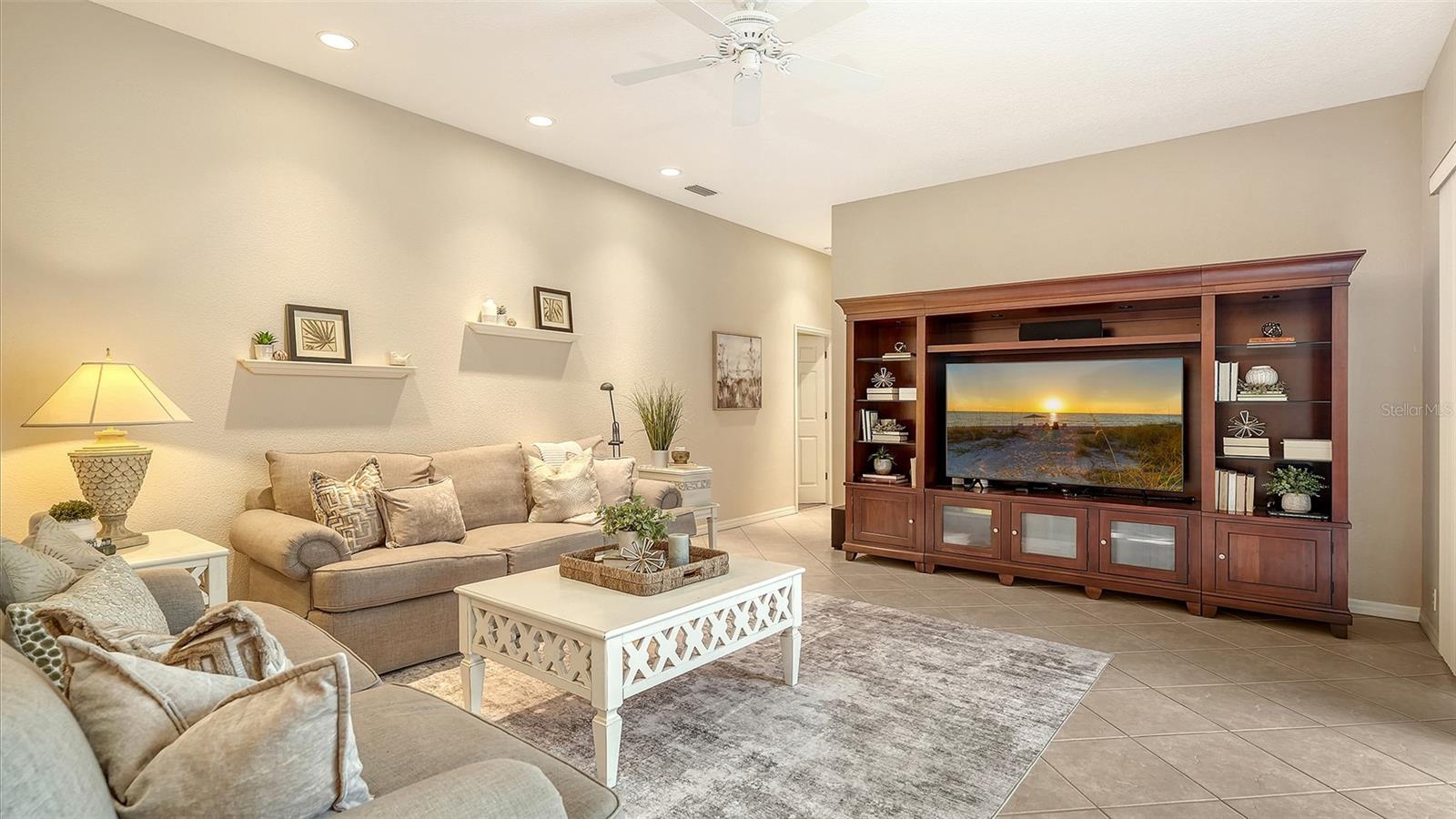 Image 18 of 76 For 7312 Pine Valley Street