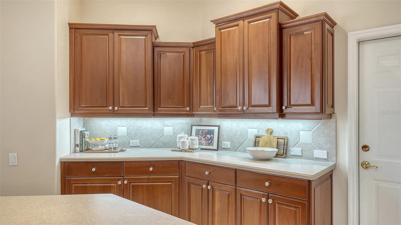 Image 24 of 76 For 7312 Pine Valley Street