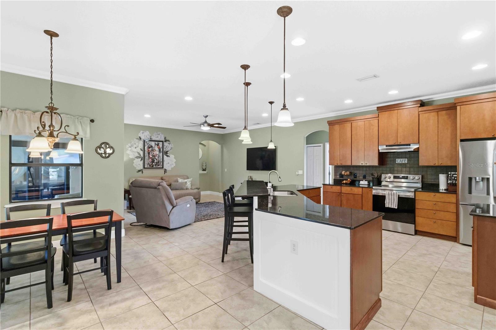 Image 14 of 54 For 15458 Mulholland Road