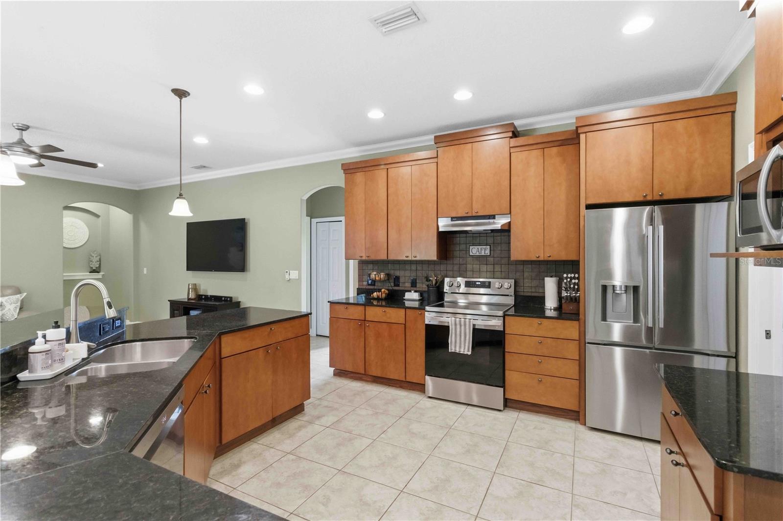 Image 15 of 54 For 15458 Mulholland Road