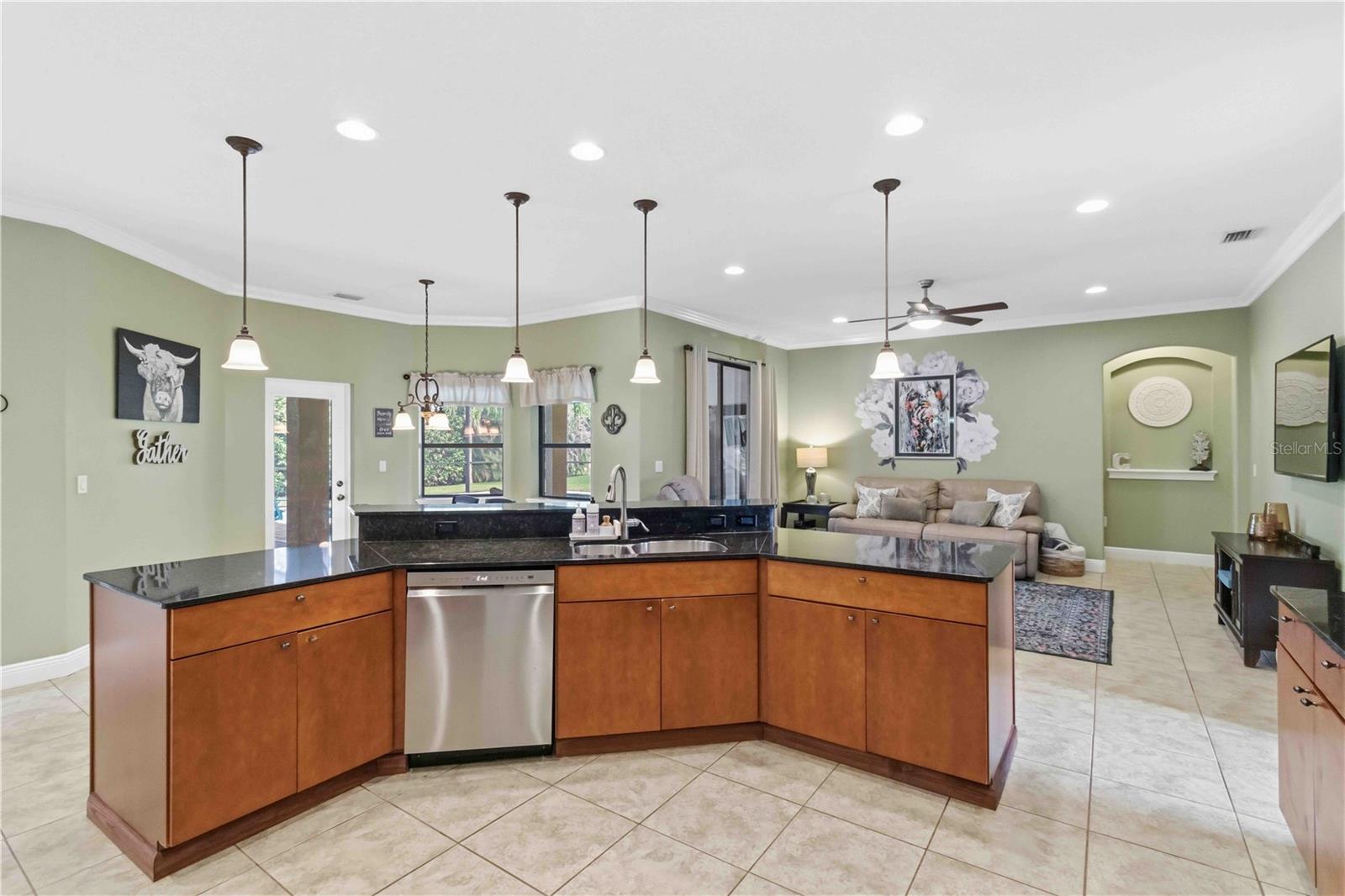 Image 16 of 54 For 15458 Mulholland Road