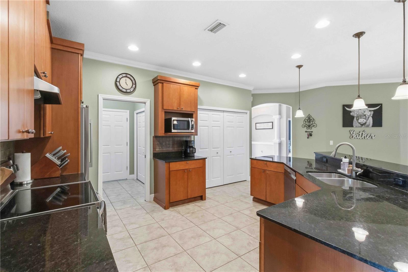 Image 17 of 54 For 15458 Mulholland Road