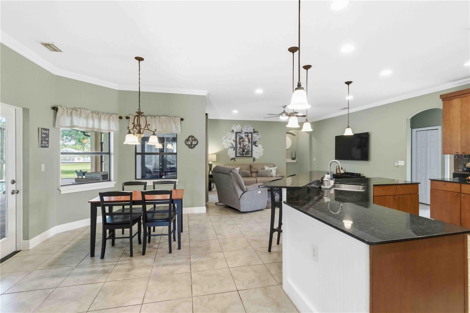 Image 22 of 54 For 15458 Mulholland Road