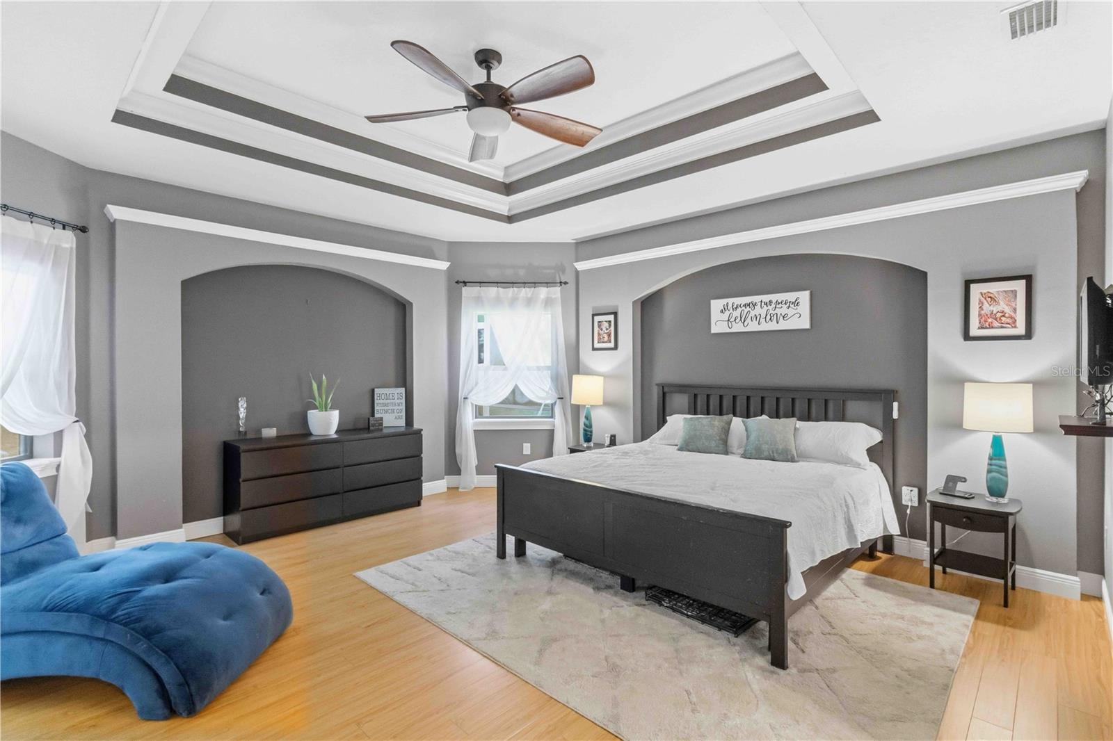 Image 23 of 54 For 15458 Mulholland Road