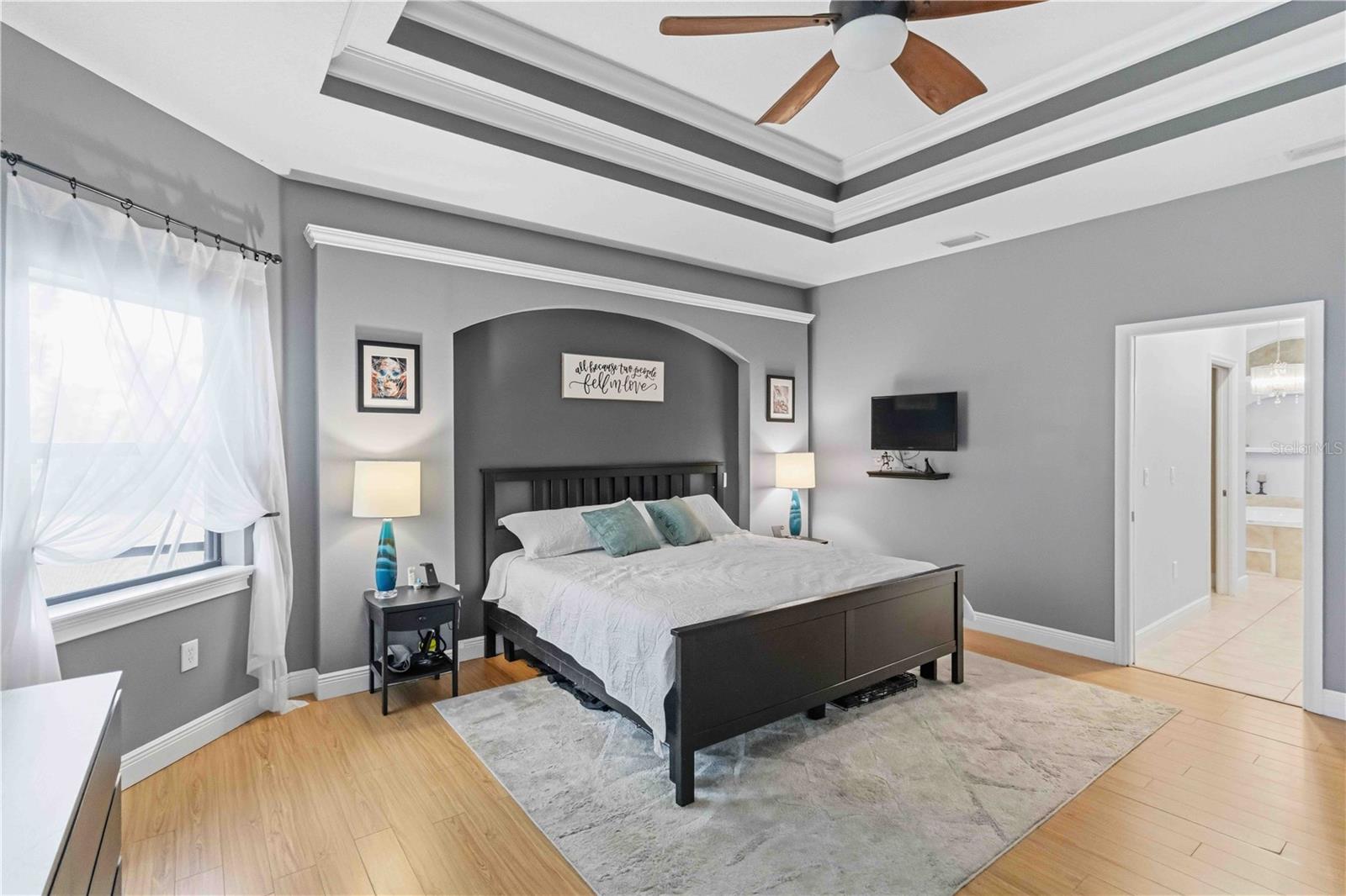 Image 24 of 54 For 15458 Mulholland Road