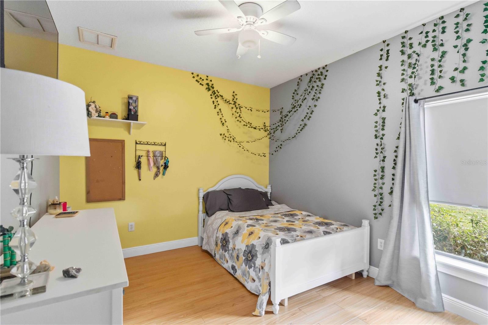 Image 28 of 54 For 15458 Mulholland Road