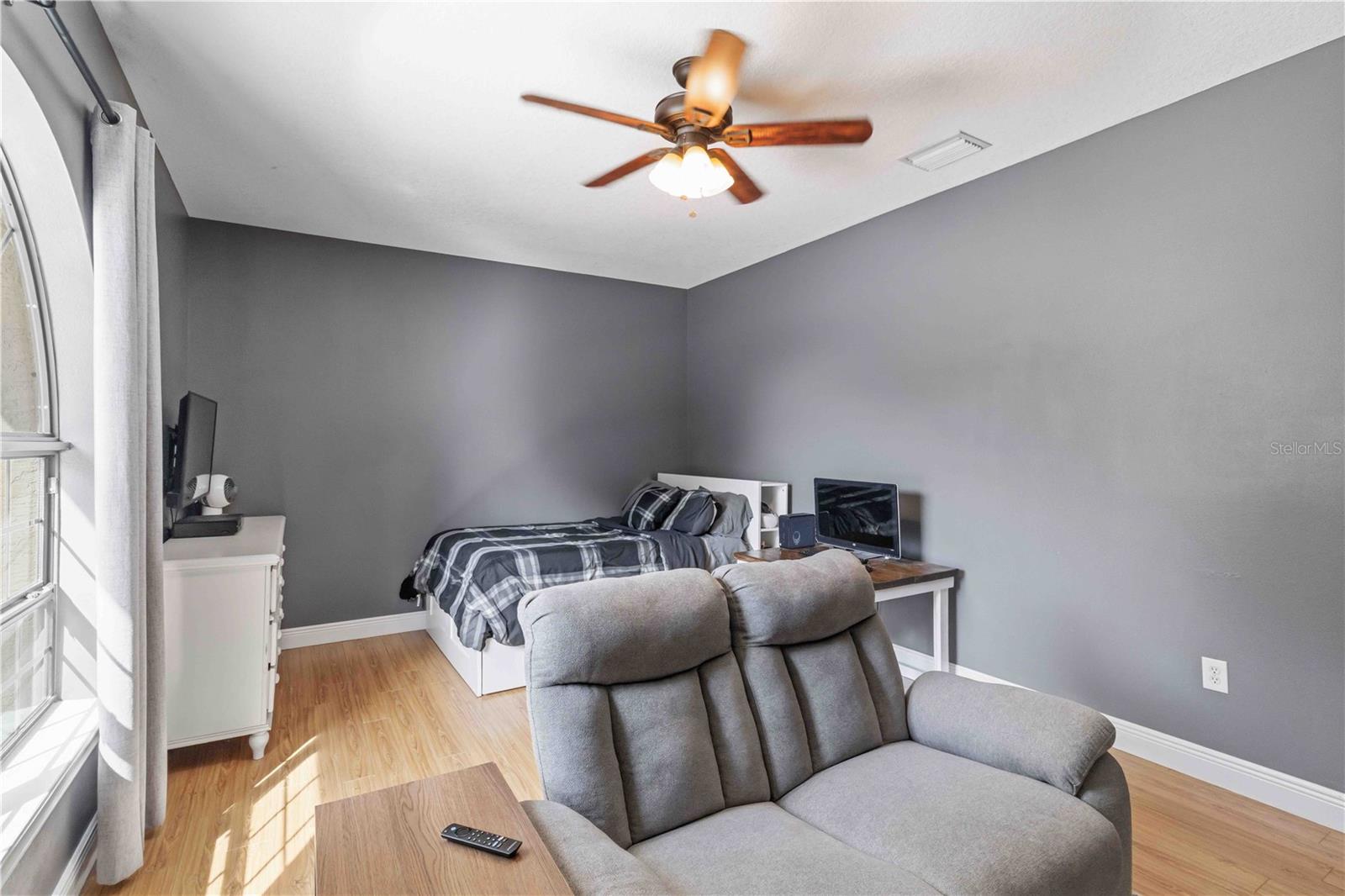 Image 32 of 54 For 15458 Mulholland Road