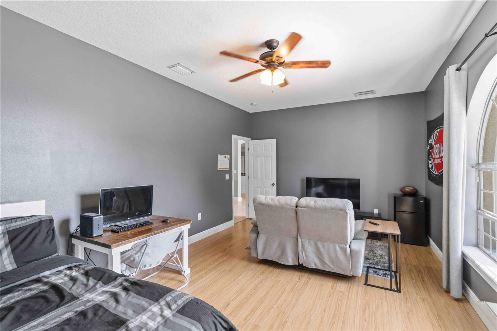 Image 33 of 54 For 15458 Mulholland Road