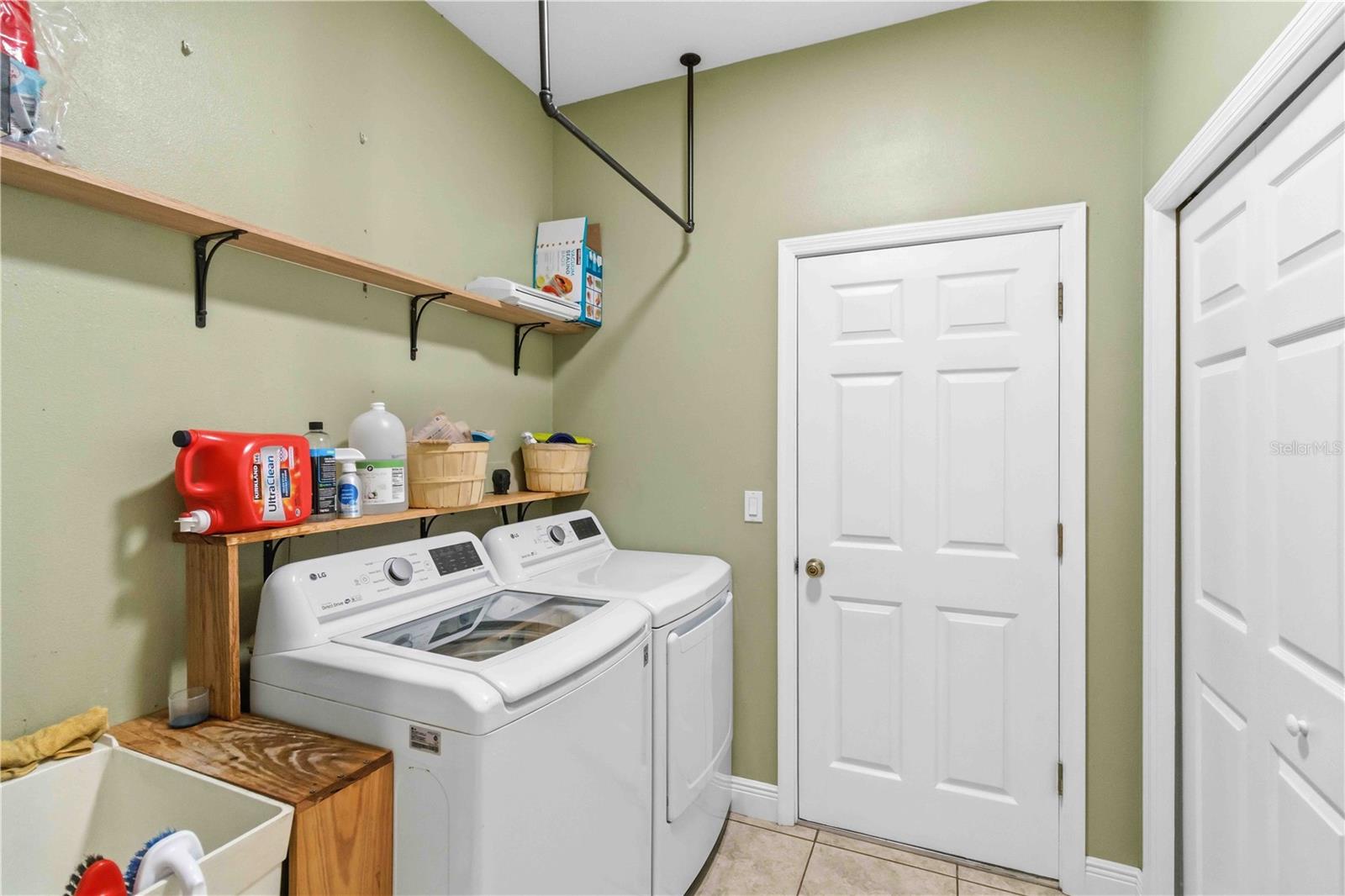 Image 35 of 54 For 15458 Mulholland Road