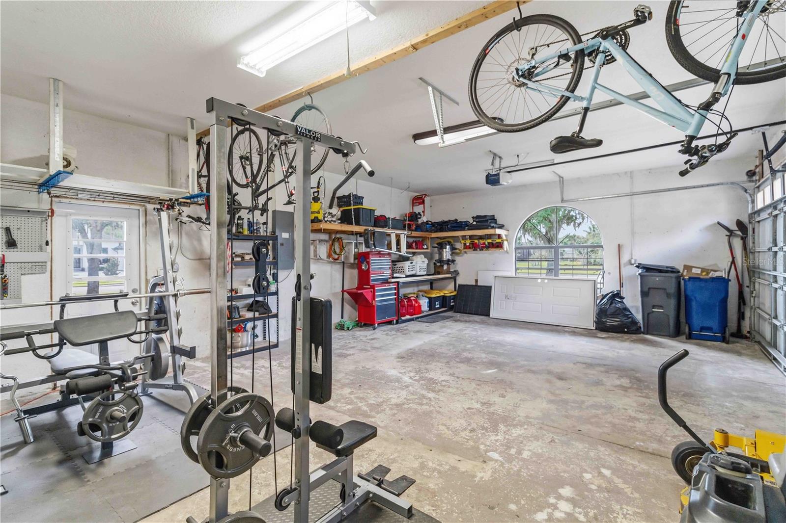 Image 36 of 54 For 15458 Mulholland Road