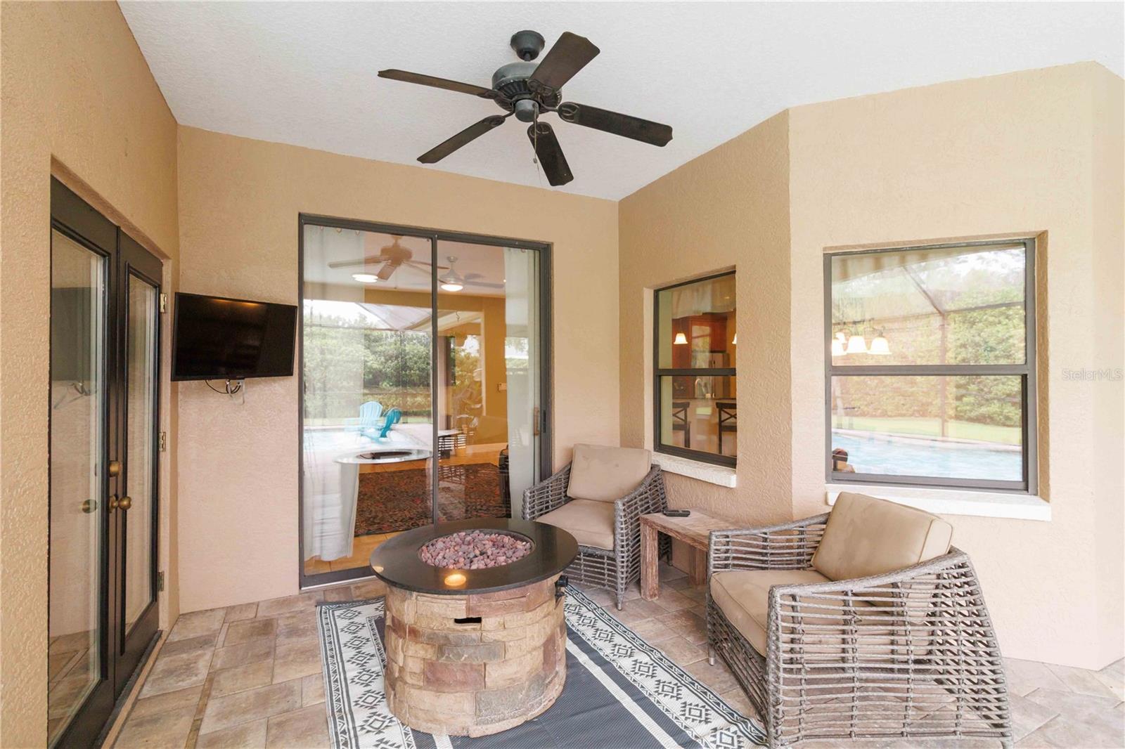 Image 40 of 54 For 15458 Mulholland Road