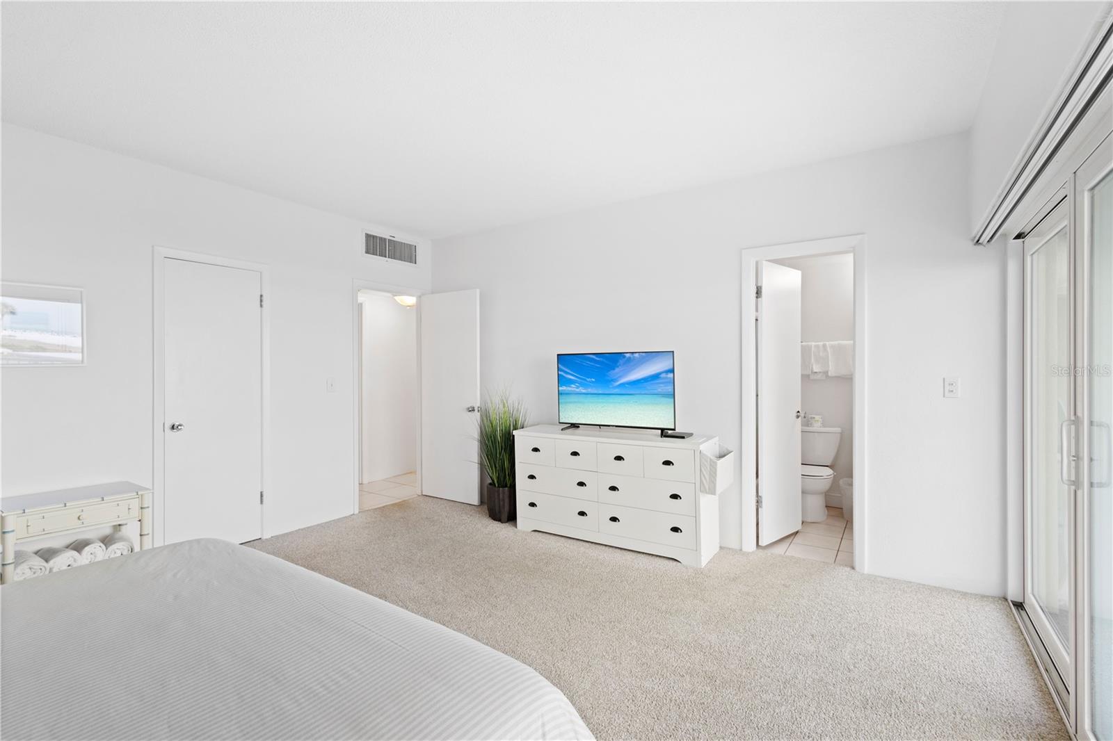 Image 14 of 65 For 5830 Midnight Pass Road T22