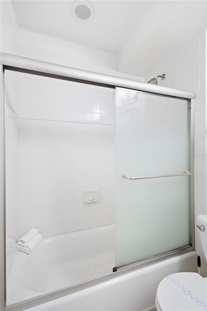 Image 15 of 65 For 5830 Midnight Pass Road T22