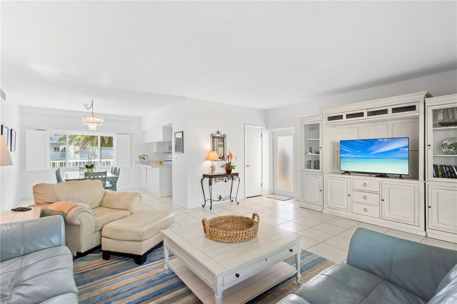 Image 19 of 65 For 5830 Midnight Pass Road T22