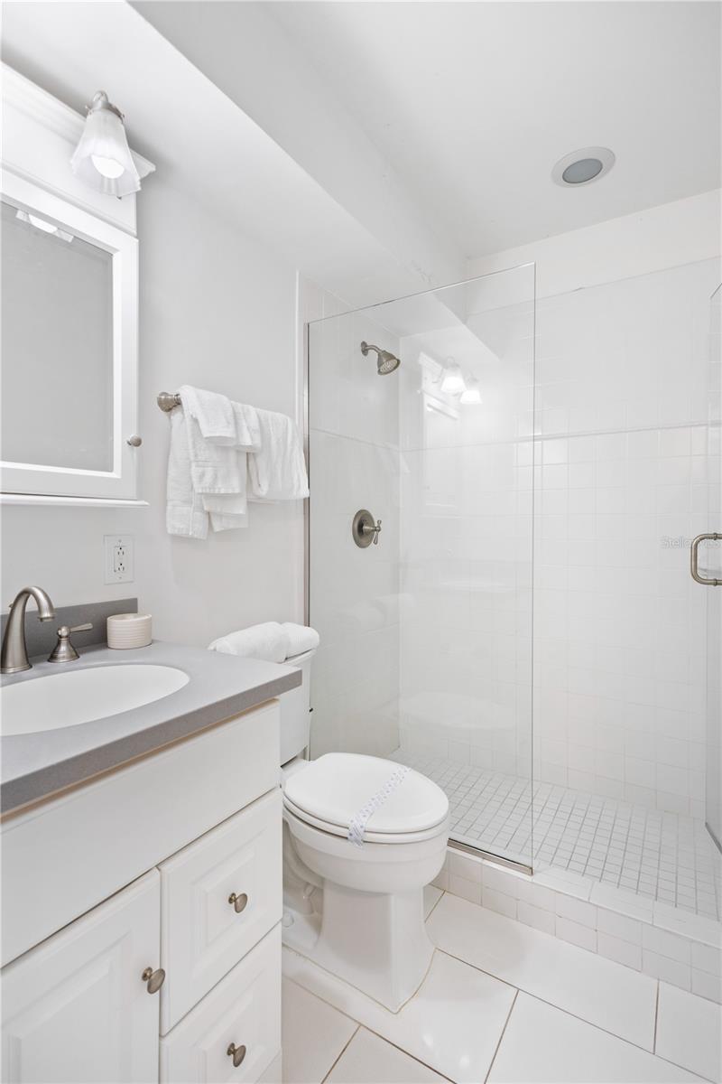 Image 6 of 65 For 5830 Midnight Pass Road T22