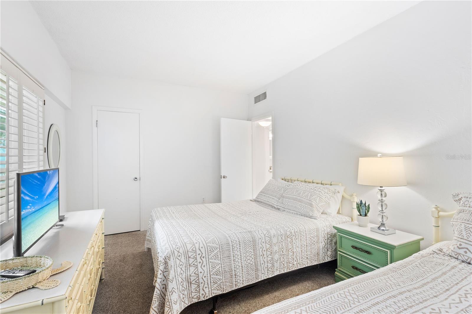 Image 7 of 65 For 5830 Midnight Pass Road T22