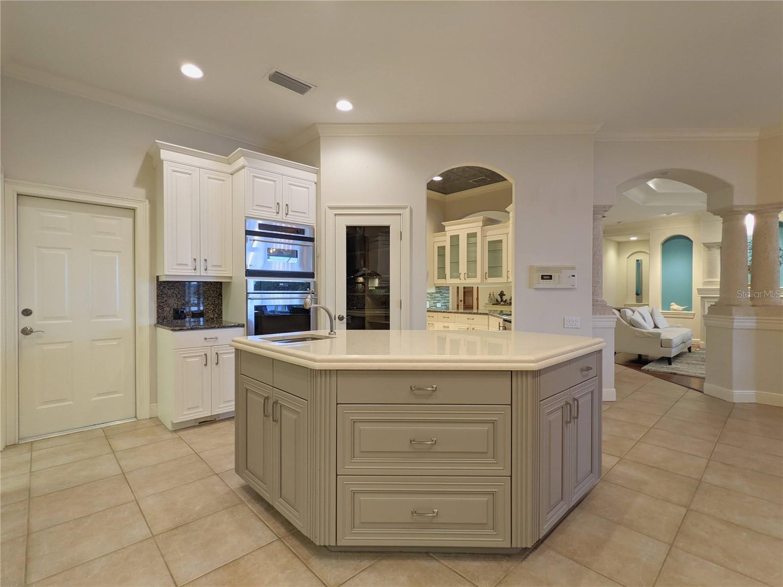 Image 18 of 67 For 7460 Paurotis Court