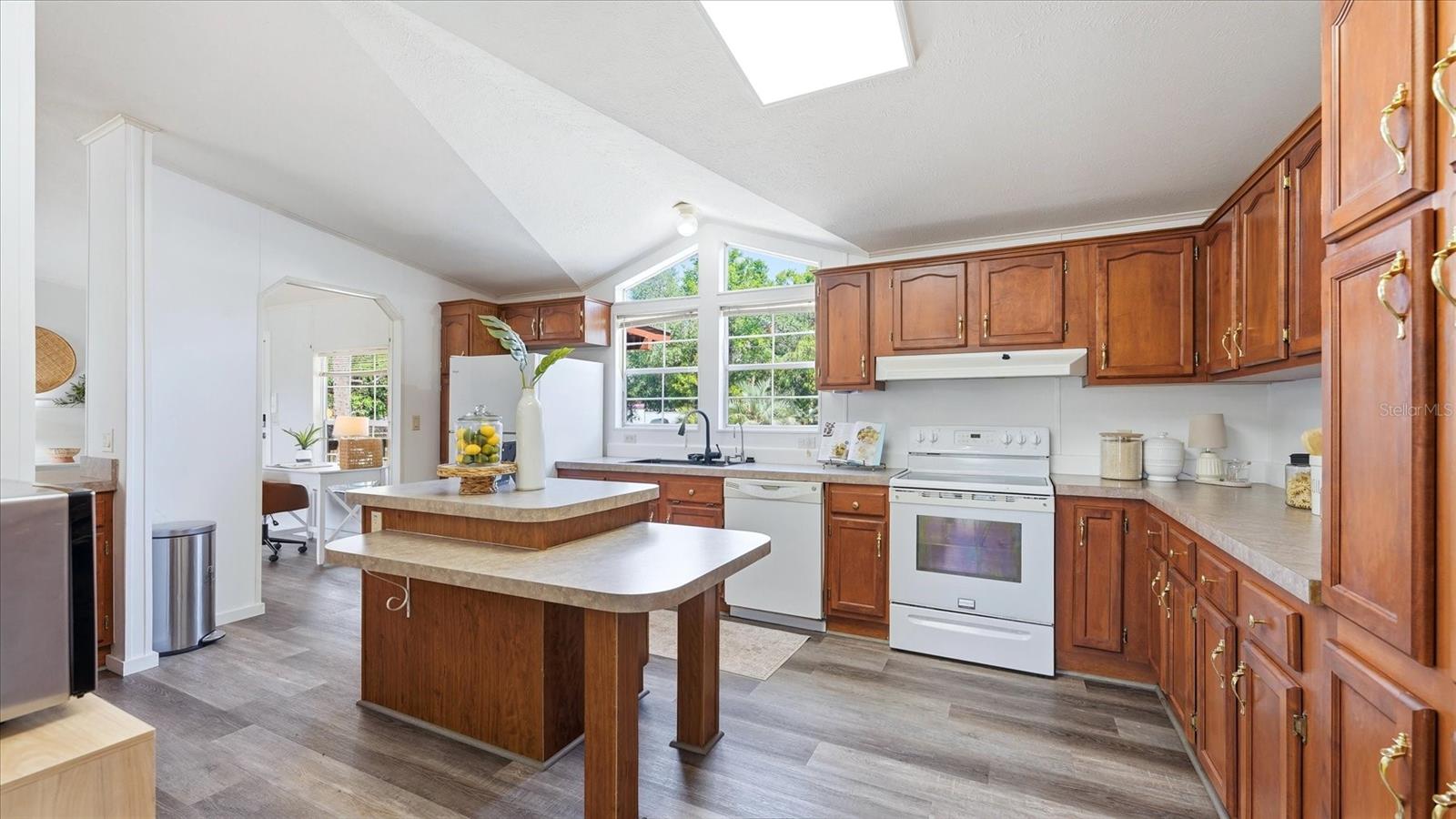 Image 17 of 38 For 6125 Shirley Avenue