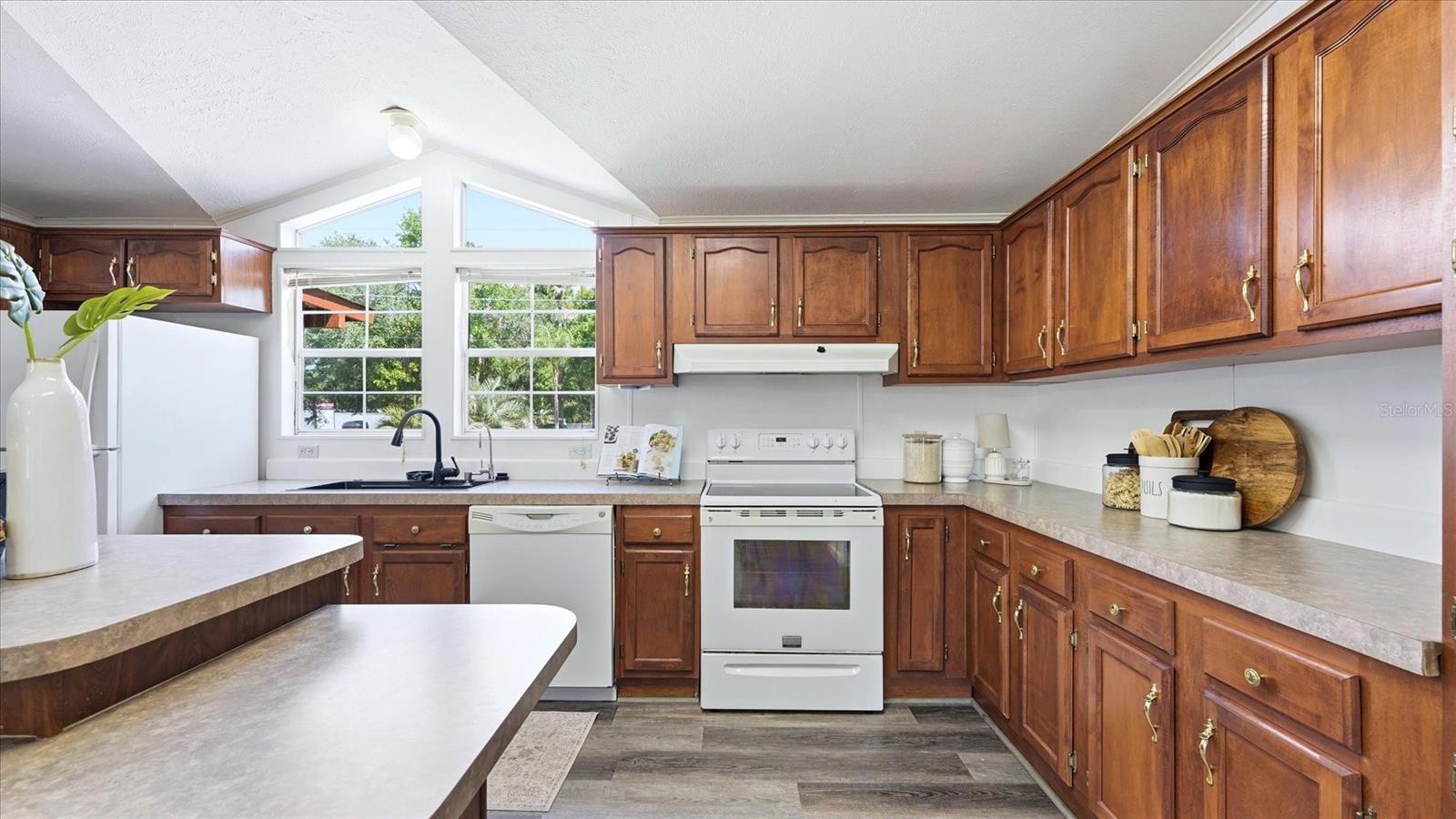 Image 18 of 38 For 6125 Shirley Avenue