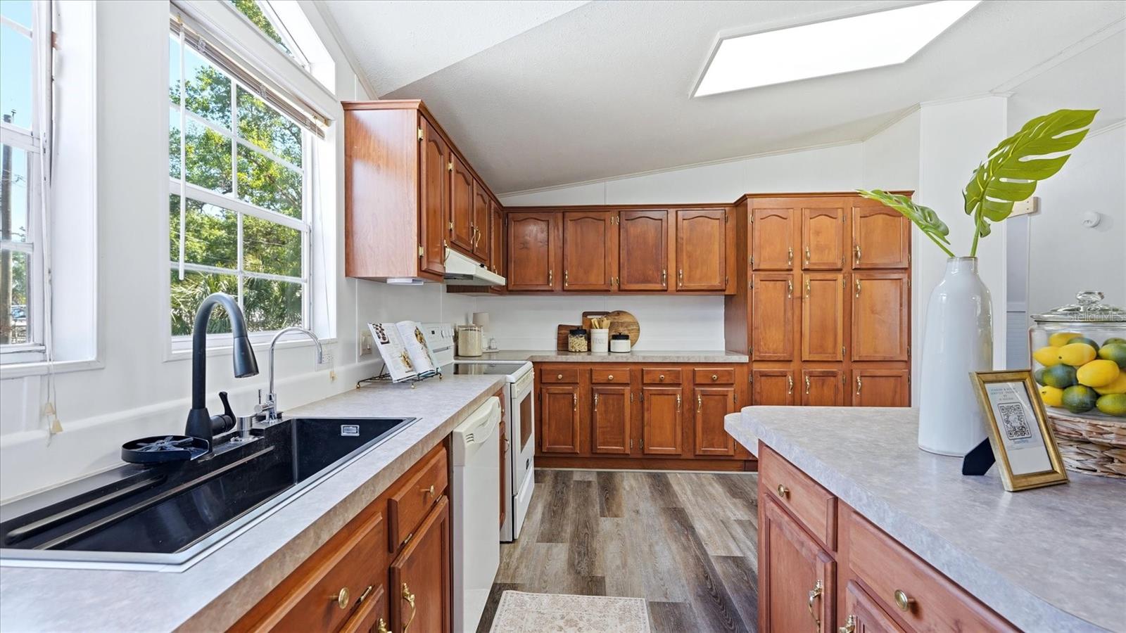 Image 19 of 38 For 6125 Shirley Avenue