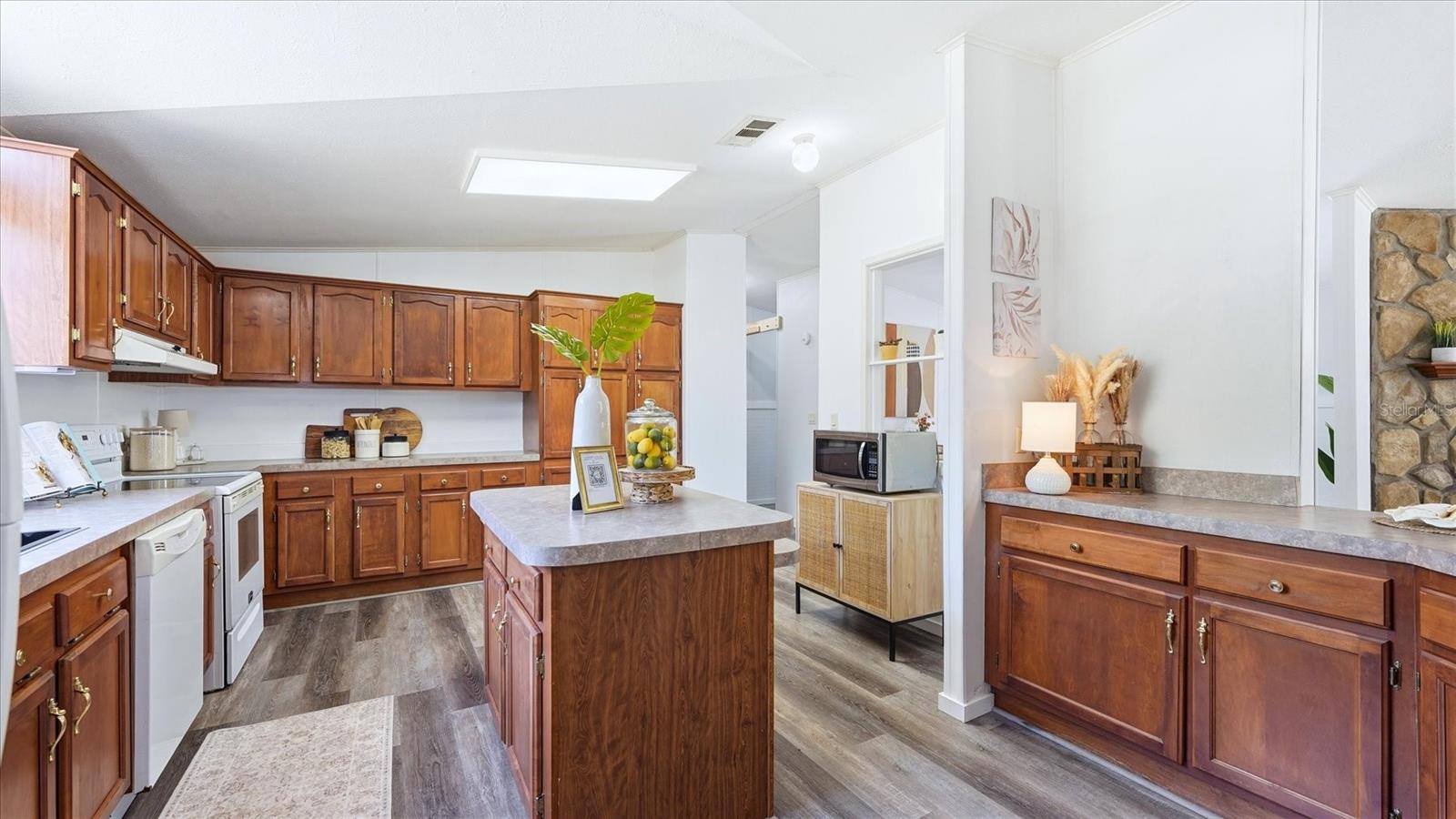 Image 20 of 38 For 6125 Shirley Avenue