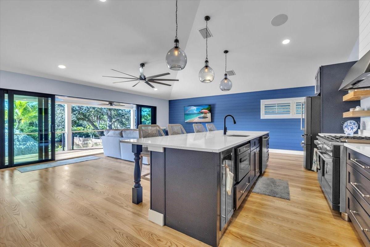 Listing photo id 9 for 9470 Colony Drive