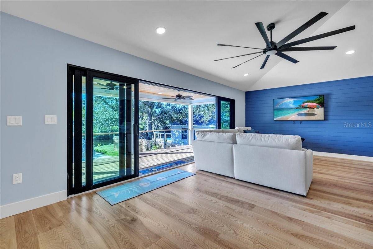 Listing photo id 10 for 9470 Colony Drive